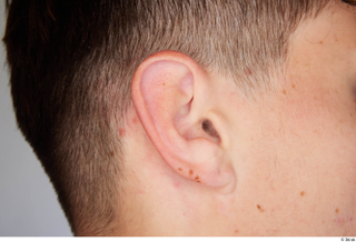 Darren ear 0002.jpg